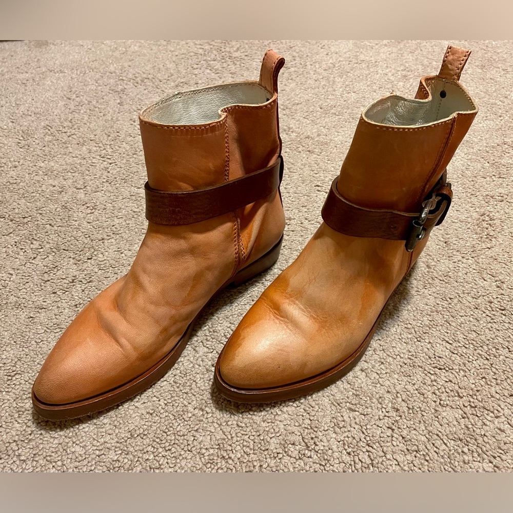 HTC / Hollywood Trading Company - Gwen Leather Boots size 37 (7M)